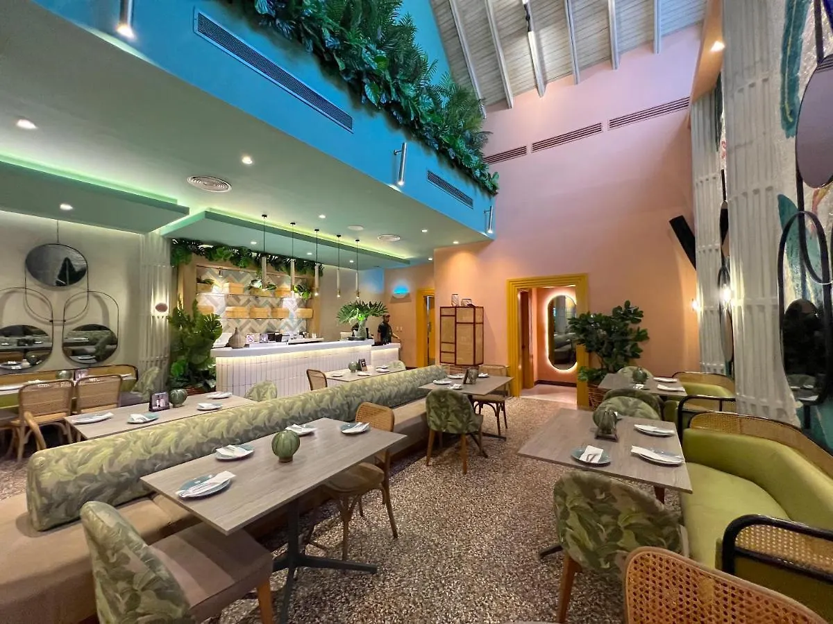 Vacation Suites With Rooftop Pool, Beach Club, Spa, Restaurants - Ducassi Collection - Playa Los Corales Punta Cana Dominikana